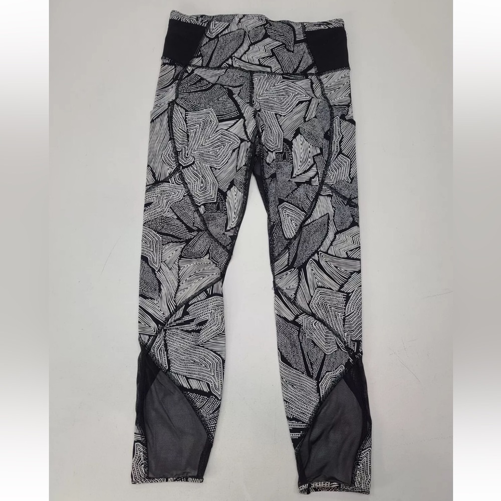 Lululemon Pace Rival Capri Leggings Black and White Dottie Tribe Size 6 Womens